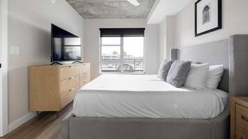 1 bedroom, desk, iron/ironing board, WiFi