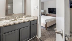 2 Schlafzimmer, Schreibtisch, Bügeleisen/Bügelbrett, WLAN
