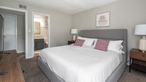 2 bedrooms, desk, iron/ironing board, WiFi