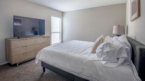 2 Schlafzimmer, Schreibtisch, Bügeleisen/Bügelbrett, WLAN