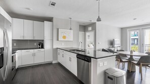 Fridge, dining tables - Landing at The Exchange - 2 Bedrooms in San Marco (Jacksonville)