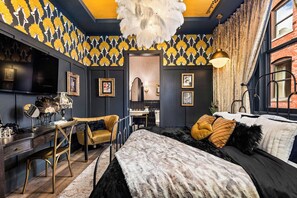 Desk, iron/ironing board, free WiFi, bed sheets - The Velvet Songbird | Downtown Luxe | Sleeps 24 (Nashville)
