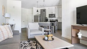 Smart TV - Landing | Incredible 1BD, Rooftop Lounge (Smyrna)