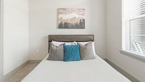 1 bedroom, desk, iron/ironing board, WiFi