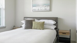 1 bedroom, desk, iron/ironing board, WiFi