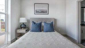2 bedrooms, desk, iron/ironing board, WiFi