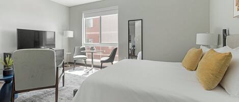 Bureau, fer et planche Ă repasser, Wi-Fi, draps fournis