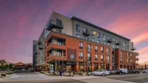 Exterior - Landing | Chic Studio in Fort Collins (Fort Collins)