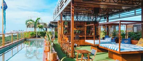 حمّام سباحة خارجي