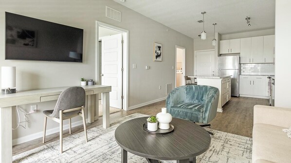 Smart TV, fireplace