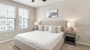 2 Schlafzimmer, Schreibtisch, Bügeleisen/Bügelbrett, WLAN