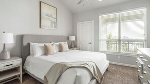 2 bedrooms, desk, iron/ironing board, WiFi