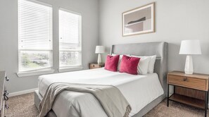 2 Schlafzimmer, Schreibtisch, Bügeleisen/Bügelbrett, WLAN