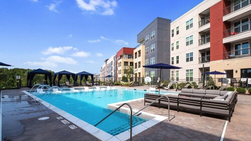 Landing | Chic 1BD, Courtyard, Clubhouse