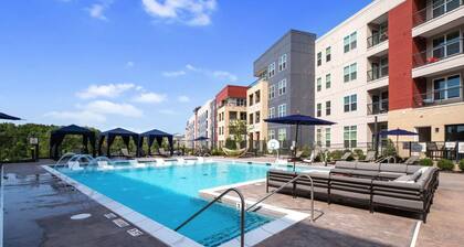 Landing | Chic 1BD, Courtyard, Clubhouse