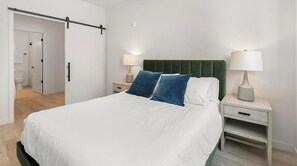 1 chambre, bureau, fer et planche à repasser, Wi-Fi