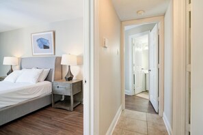 2 bedrooms, desk, iron/ironing board, WiFi