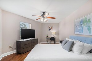 2 bedrooms, desk, iron/ironing board, WiFi