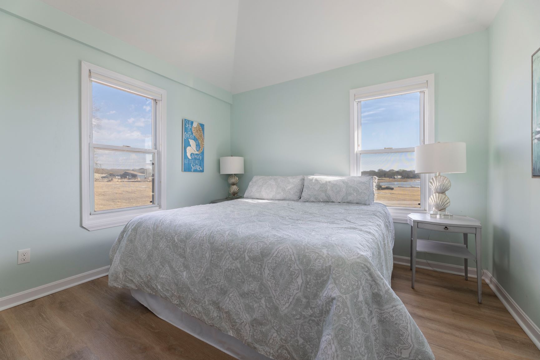 10 soverom, strykejern/-brett og internettilgang