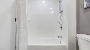 Bathroom - Landing | Beautiful Studio, Rooftop Lounge (Philadelphia)
