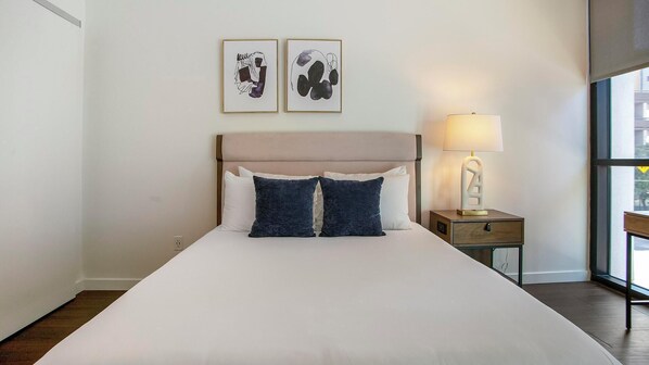 2 bedrooms, desk, iron/ironing board, WiFi