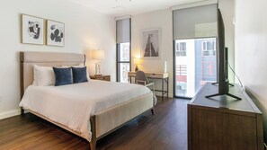 2 bedrooms, desk, iron/ironing board, WiFi