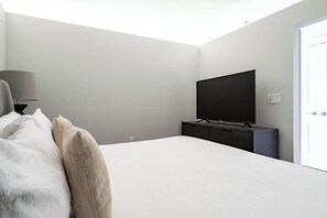 Desk, iron/ironing board, WiFi, bed sheets