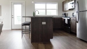 冷蔵庫、ダイニングテーブル