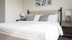 2 bedrooms, desk, iron/ironing board, WiFi