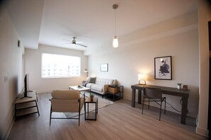 Smart TV - Landing at Gateway Commons - 1 Bedroom in Ellenton (Palmetto)