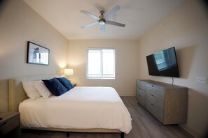 1 bedroom, desk, iron/ironing board, WiFi - Landing at Gateway Commons - 1 Bedroom in Ellenton (Palmetto)