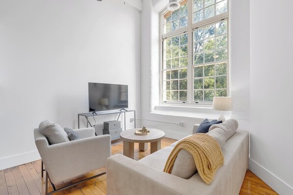 Smart TV - Landing | Beautiful 1BD, Gym, Yoga Studio (Greenville)