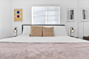 4 chambres, fer et planche à repasser, lit parapluie, Wi-Fi gratuit