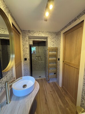 Shower, hair dryer, towels, toilet paper