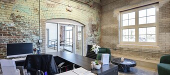 Landing | Chic 2BD, Yoga Studio, Gym