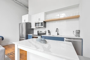 Refrigerador y comedor