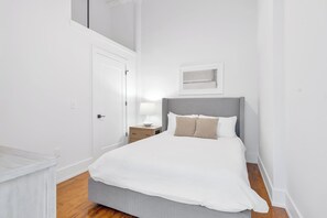 2 bedrooms, desk, iron/ironing board, WiFi