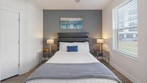 1 habitación, escritorio, tabla de planchar con plancha y wifi 