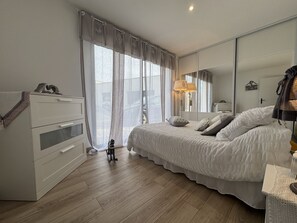 Iron/ironing board, free WiFi, bed sheets