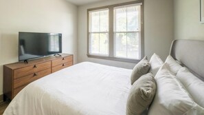 1 bedroom, desk, iron/ironing board, WiFi - Landing | Amazing 1BD, Yoga Studio, Pool (Charleston)