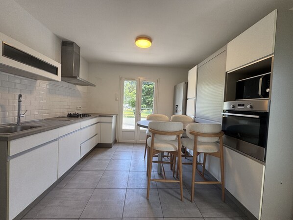Fridge, microwave, oven, dishwasher