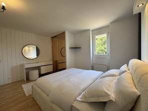 4 bedrooms, free WiFi, bed sheets