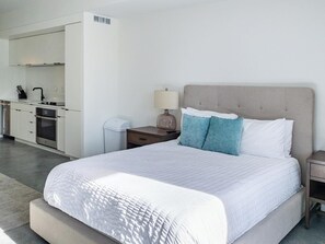 Desk, iron/ironing board, WiFi, bed sheets - Landing | Amazing Studio, Rooftop Lounge, Gym (South Salt Lake)