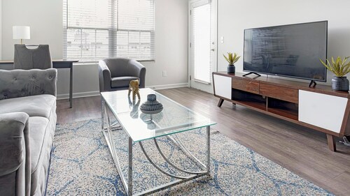 Landing | Incredible 2BD, Gym, Pool