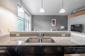 Kühlschrank, Esstisch