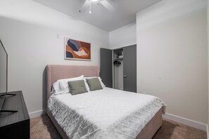 1 bedroom, desk, iron/ironing board, WiFi