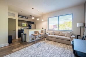 Smart TV - Landing | Stunning 1BD, Clubhouse, Rooftop Lounge (Richmond)