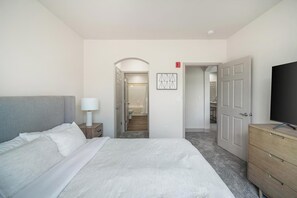 1 bedroom, desk, iron/ironing board, WiFi - Landing | Chic 1BD, Clubhouse, Pool (Cincinnati)