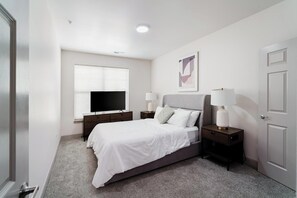 2 Schlafzimmer, Schreibtisch, Bügeleisen/Bügelbrett, WLAN