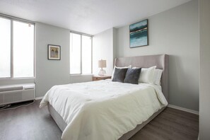 Bureau, fer et planche à repasser, Wi-Fi, draps fournis